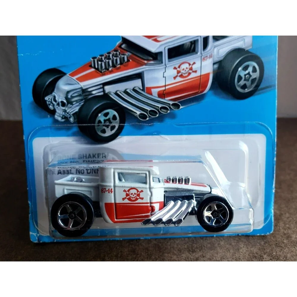 2016 Hot Wheels BONE SHAKER Matte White RETRO STYLE SERIES Toy #DNF27 1:64 5-SP